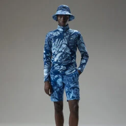 J.Lindeberg Emanuel Print 1/4 Zip Golf Sweater -FootJ Golf Club Shop J.Lindeberg AW22 Emanuel Print Mid Layer GMJS07417 0470 SWLIN088 Hibiscus BlueNavy PeonyWhite Model 1