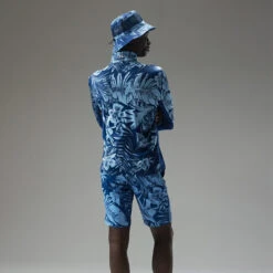 J.Lindeberg Emanuel Print 1/4 Zip Golf Sweater -FootJ Golf Club Shop J.Lindeberg AW22 Emanuel Print Mid Layer GMJS07417 0470 SWLIN088 Hibiscus BlueNavy PeonyWhite Model 3