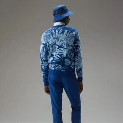 J.Lindeberg Percy Golf Sweater -FootJ Golf Club Shop J.Lindeberg AW22 Percy Sweater GMJKW7424 0470 SWLIN089 Hibiscus Blue Model 3